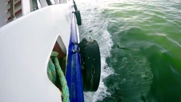 Ferryboat Dans Mer Verte — Video