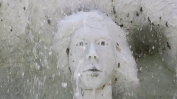 Cascata Sulla Statua Della Donna Marmo — Video Stock