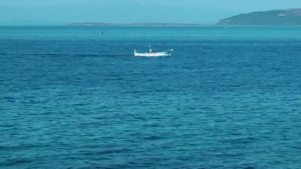 Fischerboot Meerwasser — Stockvideo