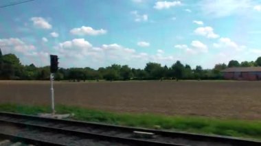 Tren içinde peyzaj yakalama