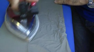 Terzi Ütü o çalışırken video