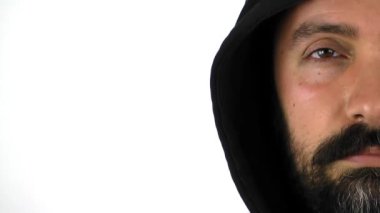 Adam beyaz arka plan üzerinde başlık ile