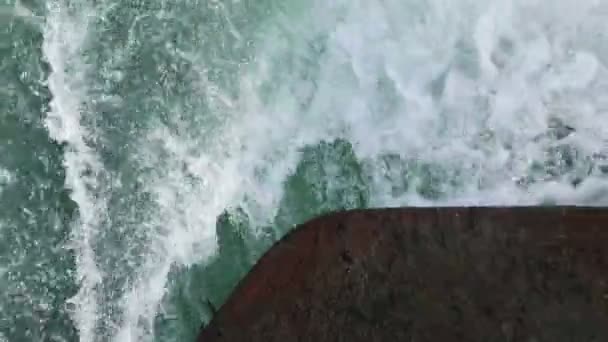 Roestig Metaal Zee Golven — Stockvideo