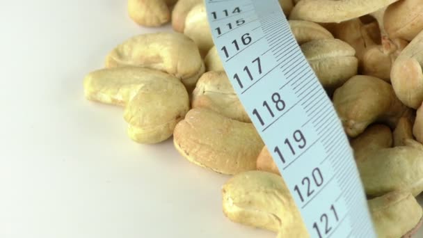 Cashewnötter Och Mätning Makro Visa — Stockvideo