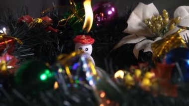  Mum Işıkları Üzerine Noel Dekorasyonu 