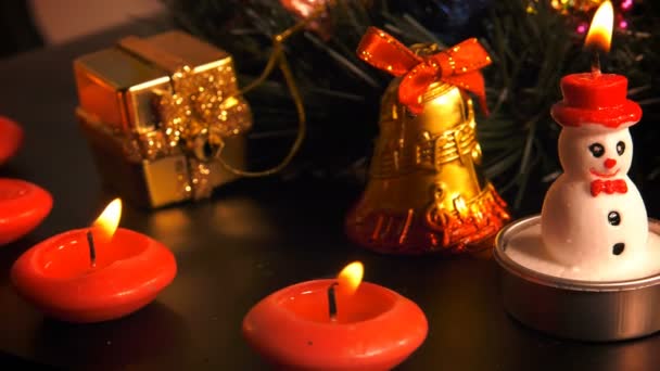Weihnachtsdekoration Auf Kerzenschein — Stockvideo