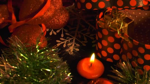  Weihnachtsdekoration auf Kerzenschein 