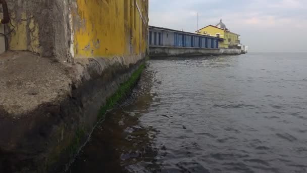 Deniz Kenarındaki Eski Liman — Stok video