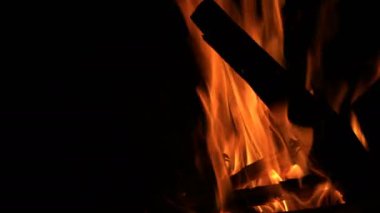 Ahşap Kamp Ateşi Yanan Alevler