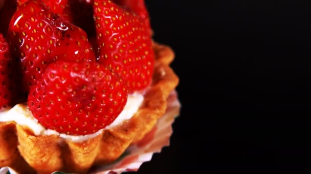 Delicious Tasty Sweet Strawberry Cake — Stok video