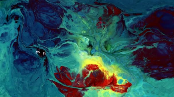 Résumé Le mouvement de peinture à l'encre explose et se propage sur un élément liquide laiteux 