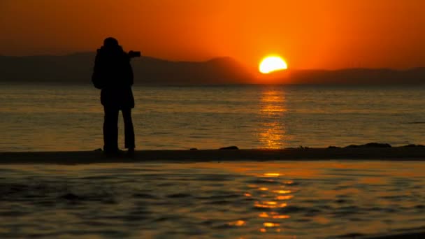Mensen Silhouet Zonsondergang Zee — Stockvideo