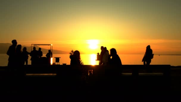 Personnes Silhouette Coucher Soleil Mer — Video