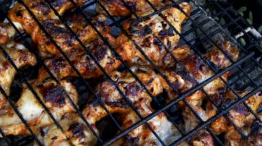 Kömürde Tavuk Barbeküsü