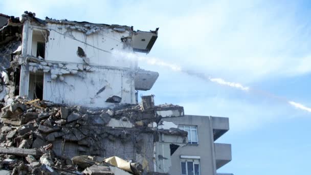 Demolutie Vernietiging Van Een Oud Huis Gebouw — Stockvideo
