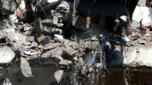 Désintégration Destruction d'un immeuble d'habitation ancienne  