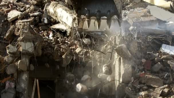 Désintégration Destruction d'un immeuble d'habitation ancienne  