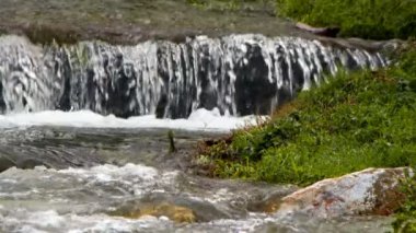 Doğal Şelale ve Nehir