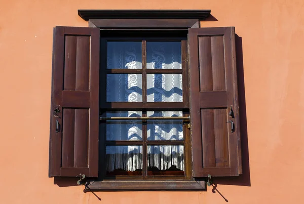 Abstract Oude Huizen Windows Details Foto — Stockfoto