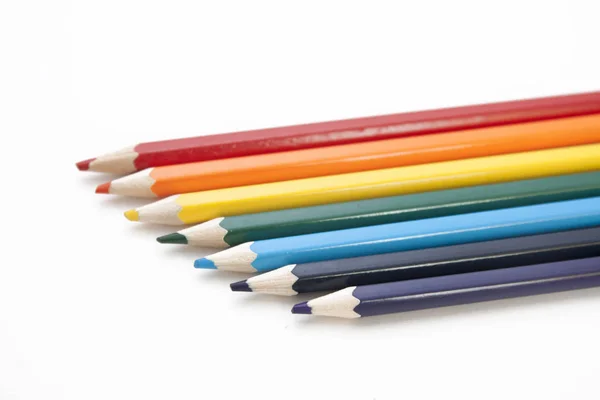 Lápices de colores en los colores del arco iris — Foto de Stock