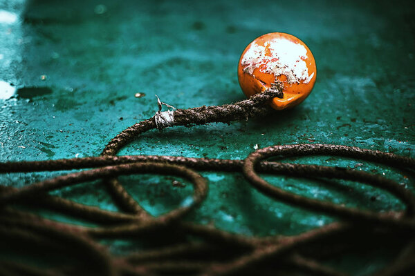 Throwing line on a green deck