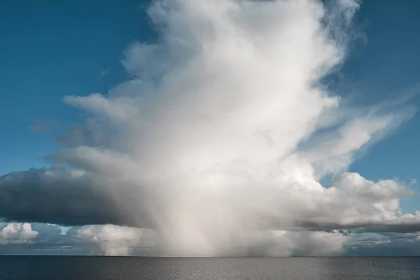 Τεράστια Καταπληκτικά Σύννεφα Πρωί Του Χειμώνα Σκάικεϊπ — Φωτογραφία Αρχείου