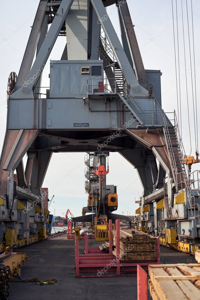 Cargo crane for loading and discharging dry cargo on vessel in port.