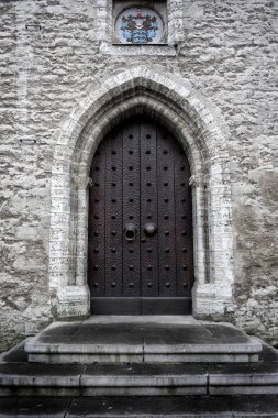 Tallinn 'deki eski gotik kapı