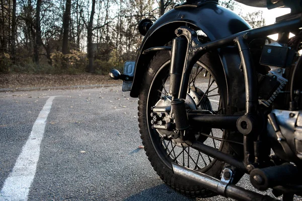 Hinterräder Eines Alten Sowjetischen Motorrades K750 Nahaufnahme Schwarzes Motorrad Nachmittag — Stockfoto