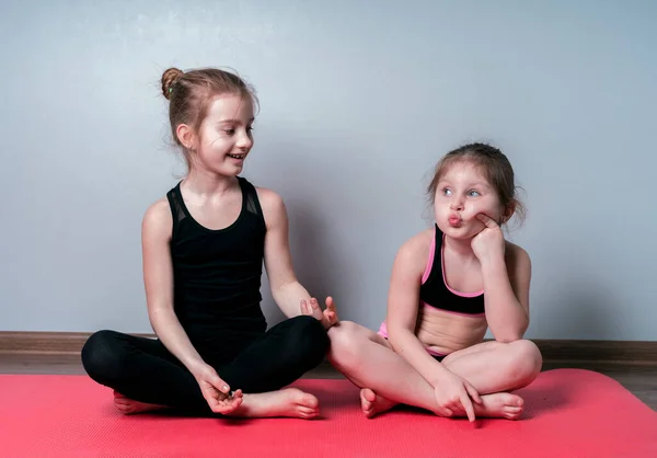 Two Girls Sports Uniforms Sitting Karemat Engaged Sports Exercises Home — Stock Photo, Image