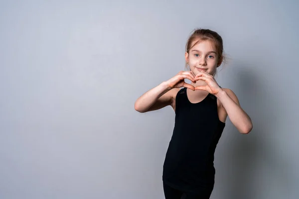 Fair Skinned Fair Haired Girl Practices Sports Home Quarantine Athletic — Stock Photo, Image