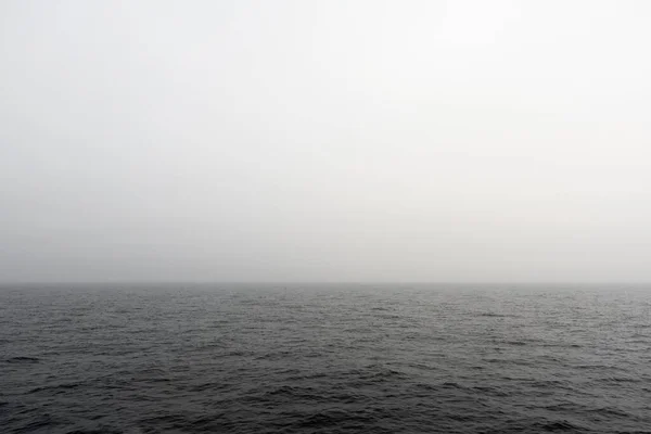 Seascape Dimma Havet Skeppet Följer Dimman Utsikt Från Bryggan Navigatorns — Stockfoto