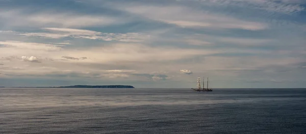 Stor Segelbåt Till Havs Vacker Havsutsikt Kolreg — Stockfoto