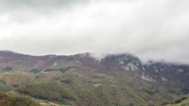 Time Lapse Video Niebla Una Zona Montaña Rural Mirando Pico — Vídeo de stock