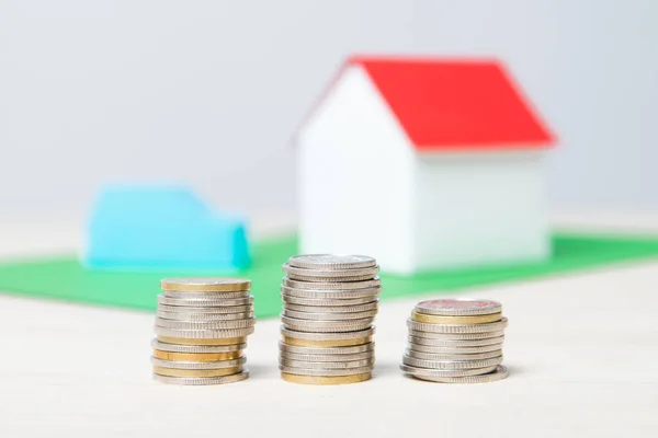 El coste de la familia viva - el pago de la casa y el coche — Foto de Stock
