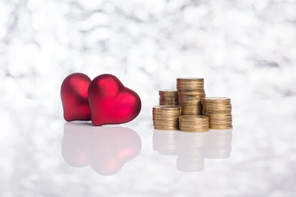 Monedas y corazones — Foto de Stock