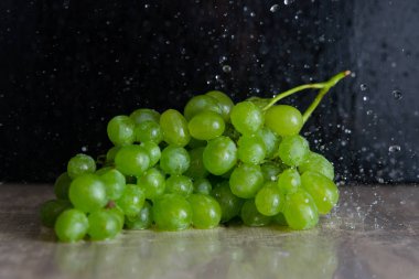 Taze ve sulu Yeşil üzüm. 