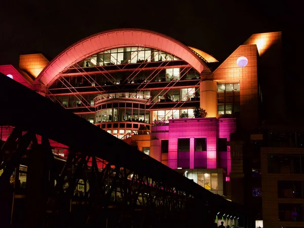 8 Aralık 2019 - Londra, Birleşik Krallık: Charing Cross Tren İstasyonu