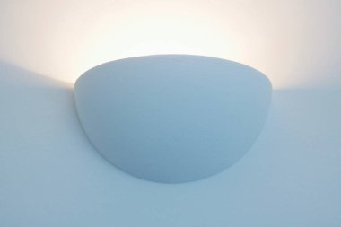 Semi-circular wall uplighter with glowing light beam