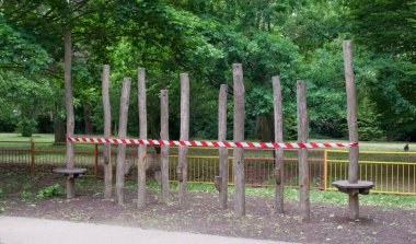 Tecrit sırasında çocukların oyun alanının dışında olduğunu gösteren bant kaydı