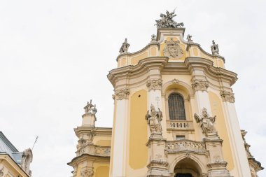 Lviv, Ukrayna. Ekim 2019. St. George Katedrali cephesi