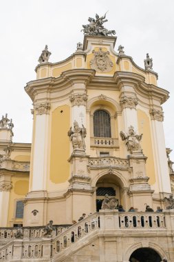 Lviv, Ukrayna. Ekim 2019. St. George Katedrali cephesi