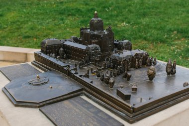 Lviv, Ukrayna. Ekim 2019. St. George Katedrali 'nin bronz modeli.