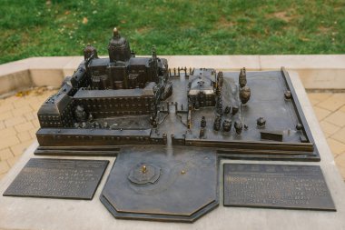 Lviv, Ukrayna. Ekim 2019. St. George Katedrali 'nin bronz modeli.