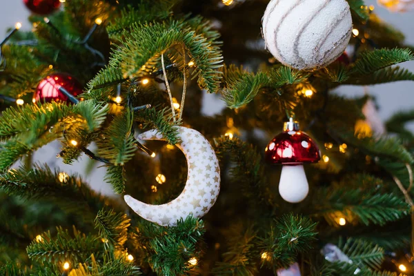Brinquedos Árvore Natal Pendurar Árvore Natal Com Luzes — Fotografia de Stock