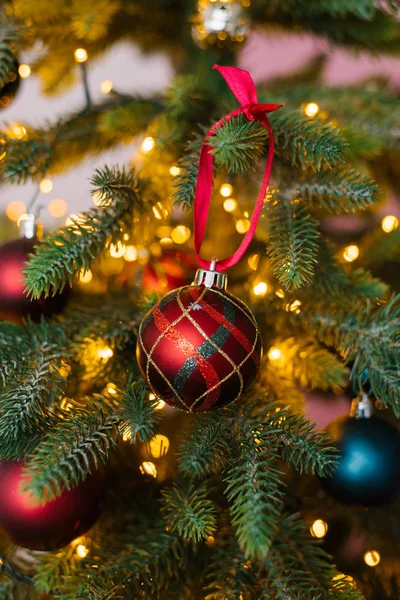 Mooie Rode Bal Kerstboom Speelgoed — Stockfoto
