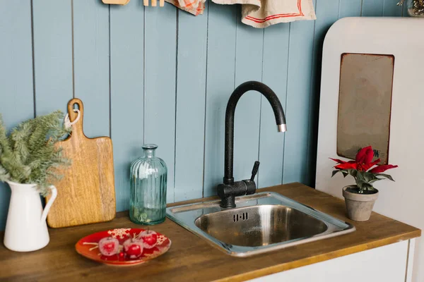 Mezclador Tabla Cortar Madera Ramas Jarrón Blanco Cocina Decorado Para —  Fotos de Stock