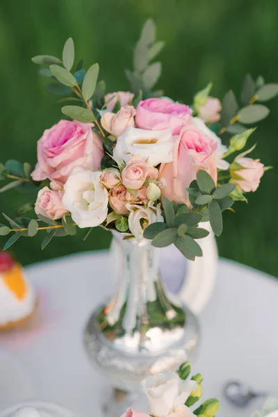 Small Cute Delicate Bouquet Rose Eustoma Eucalyptus Branches Silver Vase — Stock Photo, Image