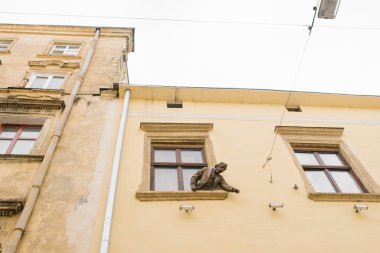 Lviv, Ukrayna. Ekim 2019. Gazyağı lambasının mucidi Ignatius Lukasevic 