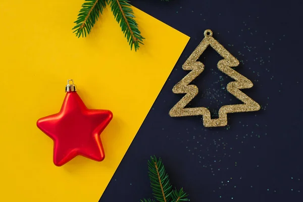 Creativa Navidad Minimalista Tarjeta Año Nuevo Fondo Bicolor Color Amarillo — Foto de Stock